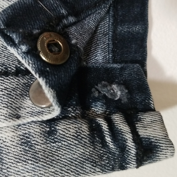 Grey Acidwashed Skinny Jeans w. Button Bottoms - Picture 6 of 8